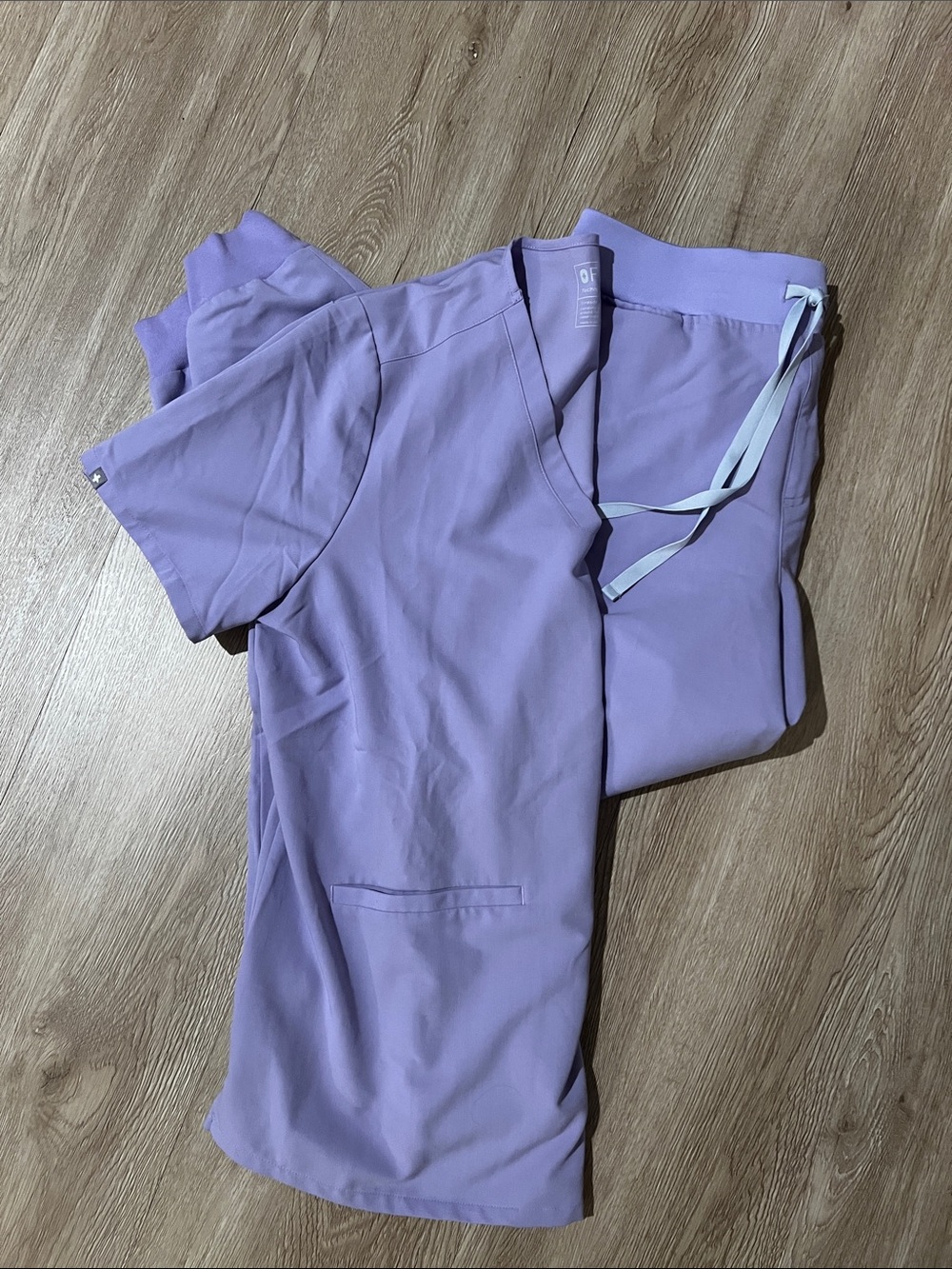 Figs Lavender V-Neck three pocket Scrub Top XXL & XL jogger Set